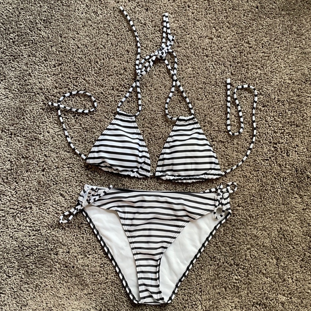 Cupshe Striped Bikini - size M - Never Worn